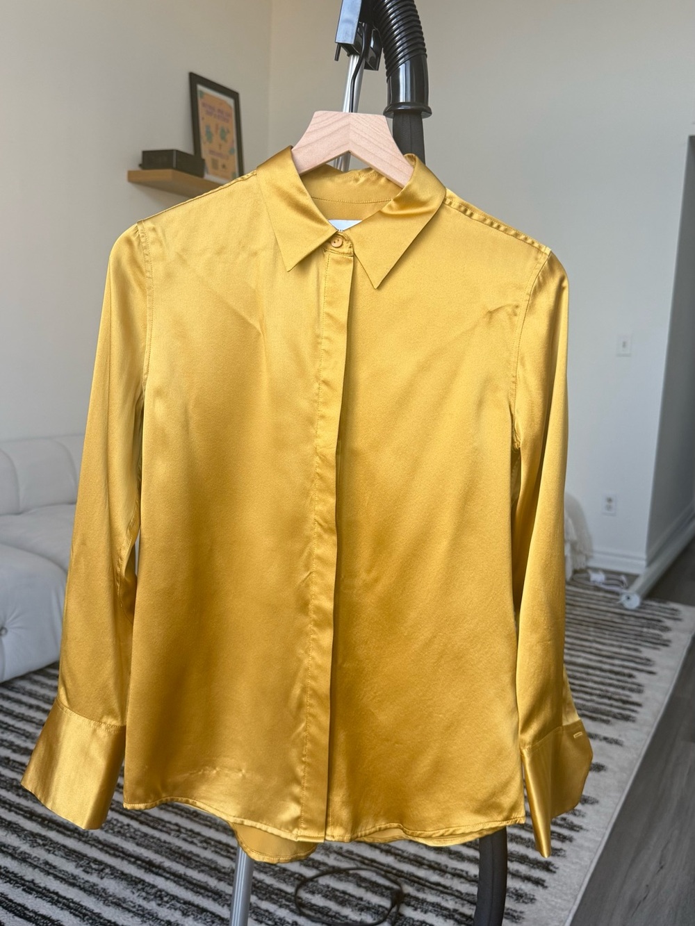 GINIA RTW GOLD SILK SATIN BUTTON DOWN BLOUSE